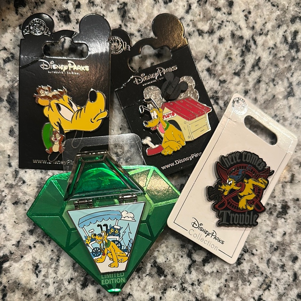 Disney Parks Pluto Pin Set